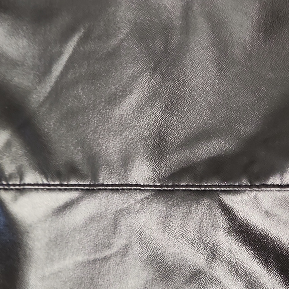 CLIV HIGH WAISTED FAUX BLACK LEATHER LEGGINGS. - Picture 4 of 9